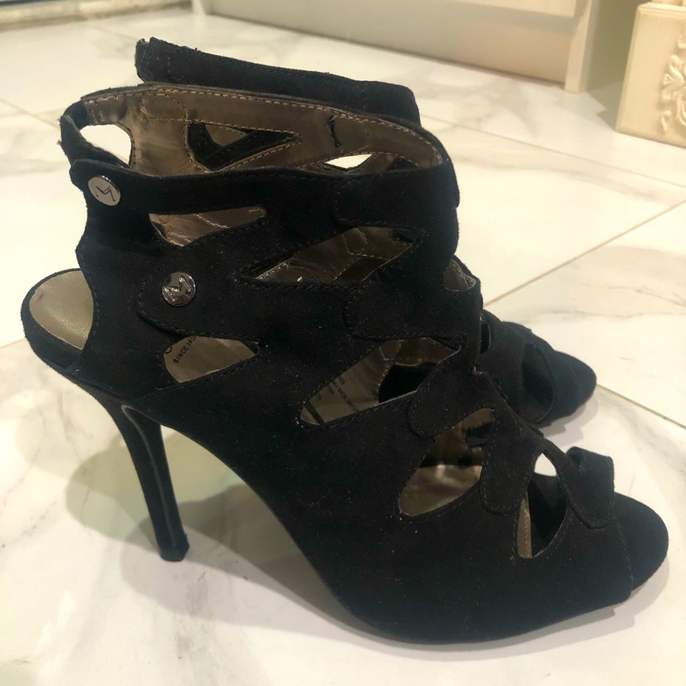 Like New! Cagey Black Heels